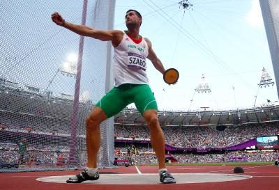 Attila Szabo de la Hongrie en concurrence pendant les Hommes's Decathlon Discus Throw on Day 13 of the London 2012 Olympic Games at Olympic Stadium on August 9, 2012 in London, England