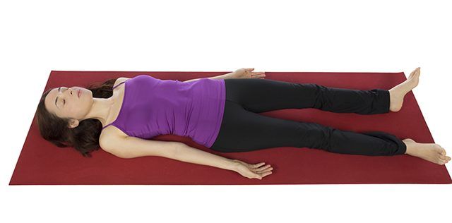 Bienvenue dans les avantages de votre pratique du yoga en pose de cadavre.