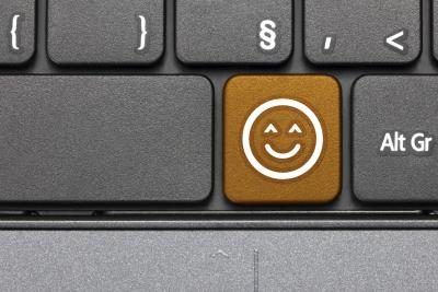Aujourd'hui, le visage souriant peut être trouvé sur des boutons, des claviers et des cartes de vœux.