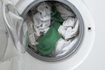 Soyez conscient de couleurs et de tissus, qui touchent à la machine à laver.
