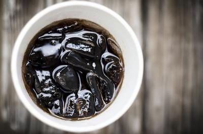 Colas comme Coke et Pepsi sont très acides.