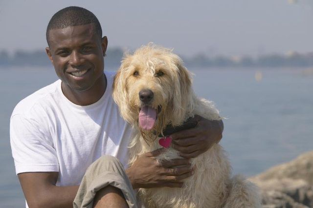 Avoir un chien vous fait sortir et environ, si votre chiot peut avoir besoin d'un bain après.