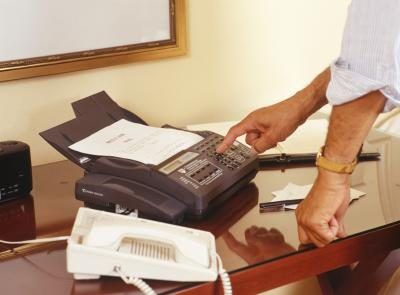 Fax est un moyen rapide d'envoyer une communication écrite, mais il peut être inapproprié pour les longs documents.