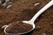 Différentes marques de gousses sont remplis avec du café moulu à partir de fèves provenant du monde entier.