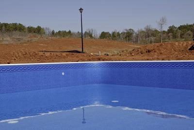 Le coût de l'installation peut être deux fois plus cher que la piscine.