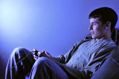 beaucoup de vieux garçons de 17 ans sont friands de jeux vidéo