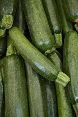 Zucchini est un légume dans votre marché toute l'année.