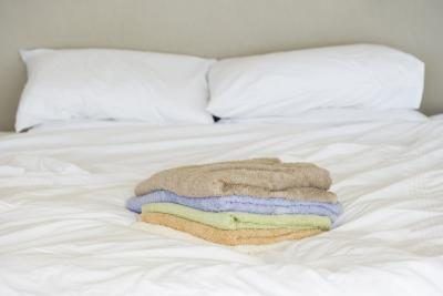 Vous pouvez être allergique à l'un détergent à lessive que vous utilisez pour vous laver les draps et les couvertures.