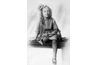 Un exemple d'un très grand, noeud de satin de cheveux sur une jeune fille des années 1900.