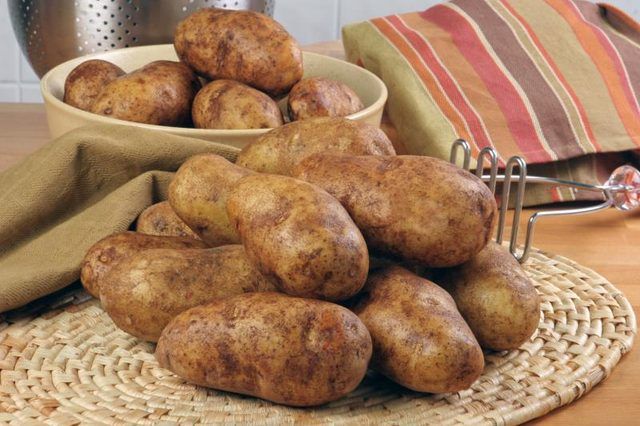Pile de pommes de terre Russet.