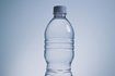 Une bouteille d'eau, lampe de poche et une feuille d'aluminium peut démontrer que l'eau peut transporter directionnellement la lumière.