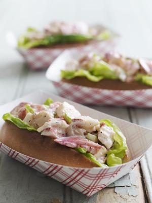 Au lieu d'utiliser le poêle chaude, faire des sandwichs comme ces rouleaux de homard.