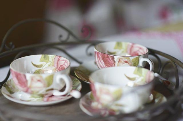 Tasses à thé avec motif floral