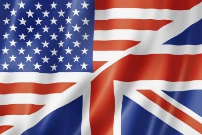 Drapeaux britanniques et américains.