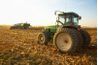 Le tracteur est un élément clé de l'équipement agricole.