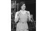 Les femmes dans les années 1940 avaient pour habiller de manière appropriée pour le travail en usine.