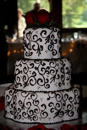 De nombreuses boulangeries permettent de vous créez votre propre saveur de gâteau de mariage personnalisé.