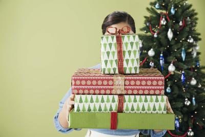 Distribution de jouets a généralement lieu deux semaines avant Noël.