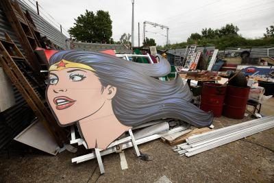 Tête de Wonder Woman enseigne au néon de 60 pieds