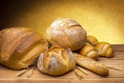 Les articles essentiels tels que le pain ont causé boulangeries pour survivre moments difficiles.