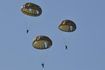 Army Rangers reçoivent une formation sur les sauter des avions sur leurs missions exigeantes physiquement.