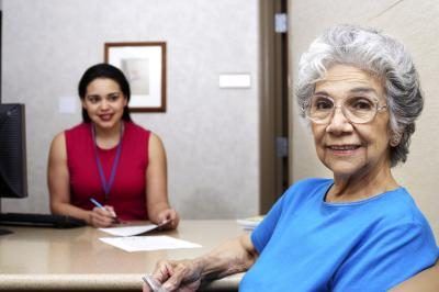 Le plus grand nombre d'assistants administratifs médicaux travaillent dans médecins' offices.