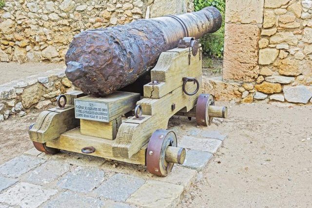 Cannon sur une ancienne à Tarragone, Catalogne, Espagne