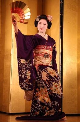 Geishas suivent une formation dans les arts traditionnels japonais.