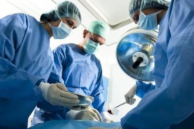 Un niveau élevé de compétence technique est nécessaire pour être un chirurgien.