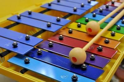 Xylophone et le rythme des bâtons.