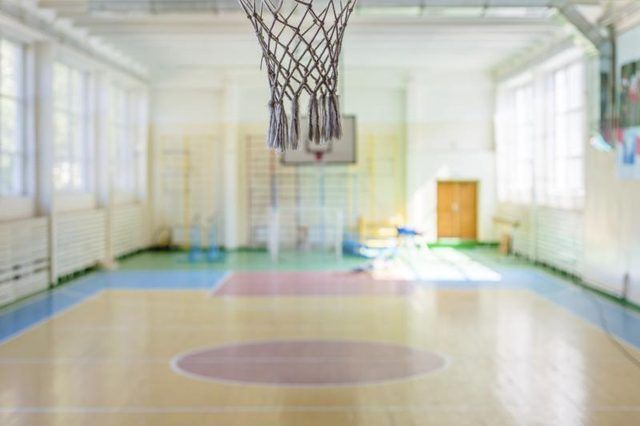 L'intérieur d'un gymnase de l'école.