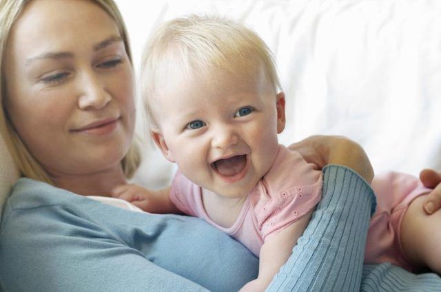 Une mère et son enfant nouveau-né.