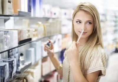 Les préférences des consommateurs sont un autre élément d'une analyse de la commercialisation de parfums.