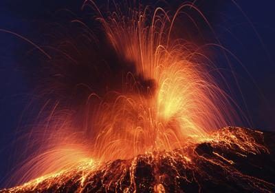 Éruption de l'Etna la nuit