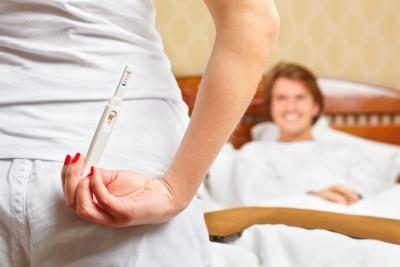 Les tests de grossesse montrent positif quand vos hCG augmente.