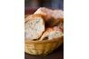 Utilisez un frais, croustillant pain français à ajouter une texture moelleuse et certains crunch.