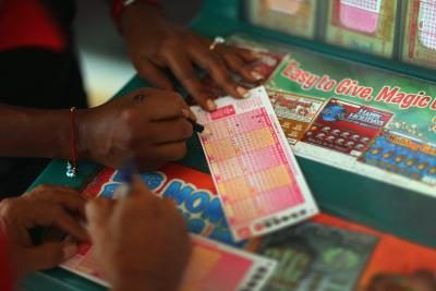 La loterie est un jeu de probabilités. Il n'y a aucune stratégie gagnante éprouvée.