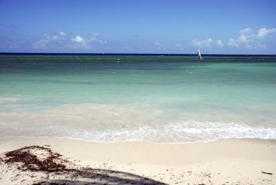 Plage de sable blanc en Jamaïque