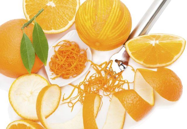 Jus d'orange et le zeste substituts pour jus de citron dans les produits de boulangerie.