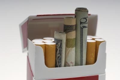 Le tabagisme coûte une moyenne de 1500 $ par année.