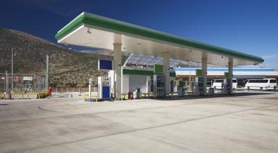 Les stations d'essence avec compte dépanneur pour $ 624 milliards en ventes annuelles.