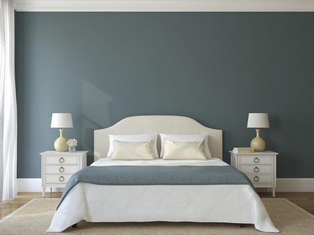 Mur de la chambre peinte de bleu lagon
