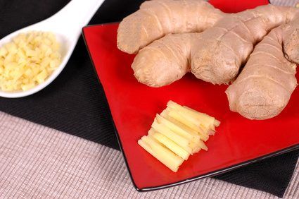 Le gingembre frais donne jaune grillé un goût asiatique.