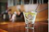 La boisson, le gin tonic, reconnaît l'utilisation d'eau gazeuse dans son nom même.
