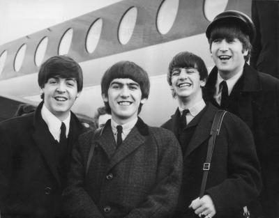 Tous les quatre Beatles membres arborent le look RdP-dessus