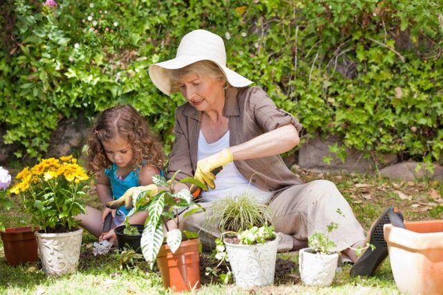 Beaucoup de parents d'mamans âgées sont à la retraite et prêt à aider.