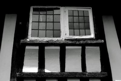 Les maisons anciennes Anglais qui sont en noir et blanc sont des maisons Tudor.