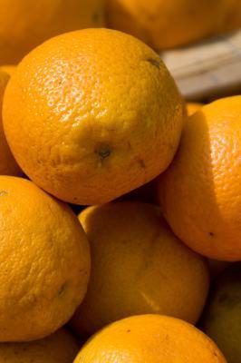 Laisser mijoter pelures d'orange et les épices pour parfumer votre maison.