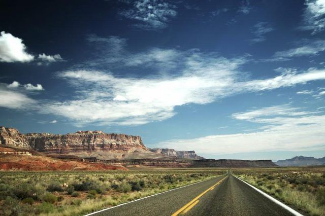 La route dans le parc national du Grand Canyon est étonnamment plat.