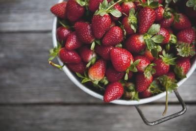 fraises sont parmi les aliments de préchauffage riches en vitamine C